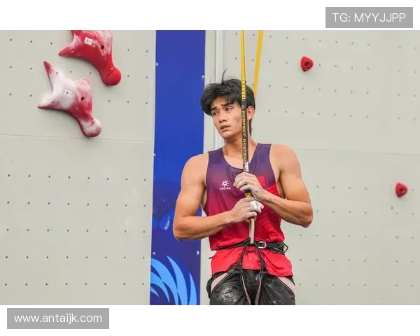 成都攀岩队在世界滑板锦标赛中以56分稳居积分榜首位