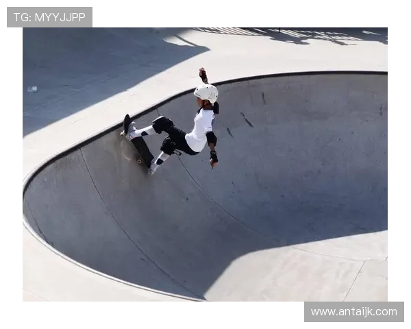 杭州滑板队在极限运动会中以76分稳居积分榜首位