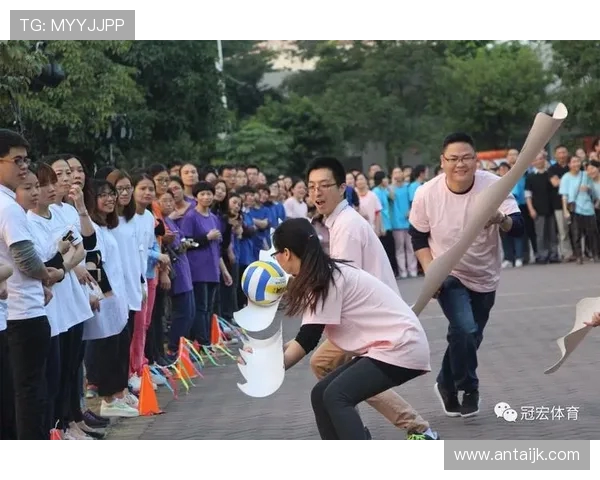 杭州飞盘队战术变革引发热议探索新玩法与团队协作的完美结合 杭州飞盘队战术变革引发热议探索新玩法与团队协作的完美结合