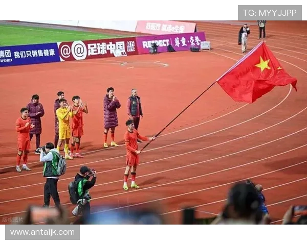 2001年国足对阵阿联酋精彩回顾视频重温经典瞬间与激烈对抗