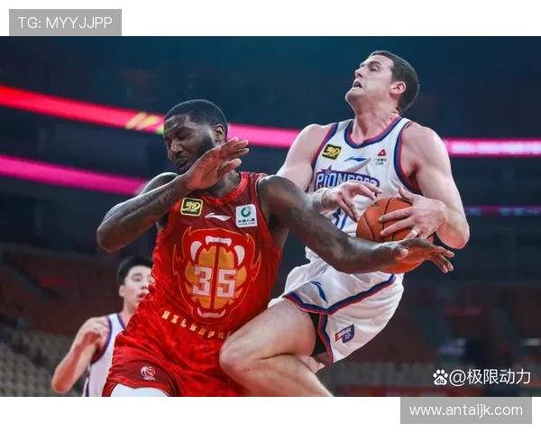 四川男篮迎战深圳队全力争胜期待精彩对决展现篮球魅力与团队精神