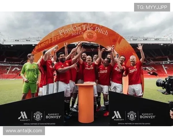 拜仁慕尼黑元老队与曼联元老队的经典对决重燃足球激情