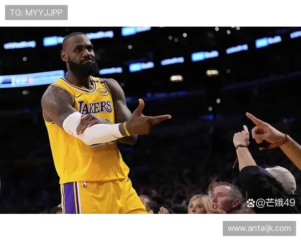 湖人对阵勇士精彩直播录像回顾与赛后分析全景呈现 湖人对阵勇士精彩直播录像回顾与赛后分析全景呈现