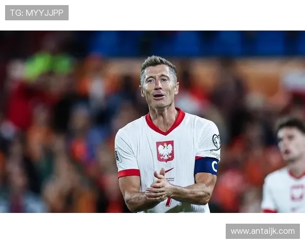 莱万再创辉煌带领球队征战新赛季展现无与伦比的足球才华与领导力