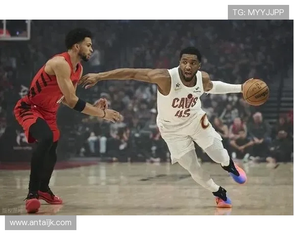 骑士队与开拓者队的欧文对决揭示了NBA新赛季的激烈竞争与精彩瞬间