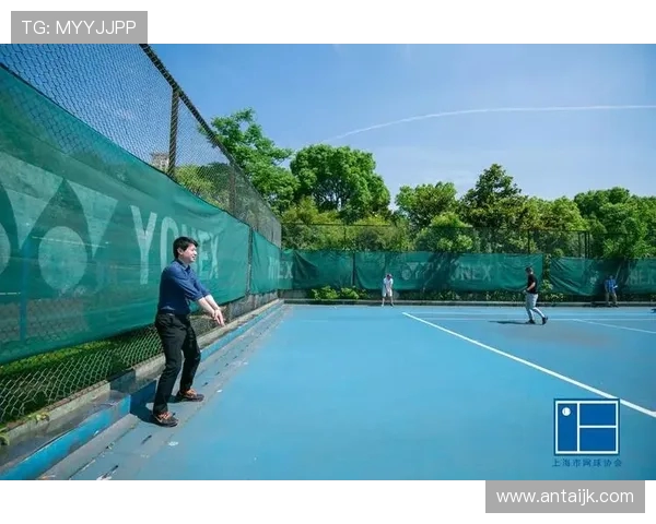 南京网球队的阵地战揭秘：深度解析网球竞技背后的策略与团队合作